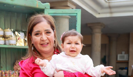  Sofía Carrillo con su sobrina Carola.