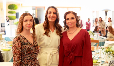  Ale Mendizábal, Ana Castrillón y Jana Del Valle.