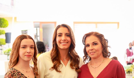  Ale Mendizábal, Ana Castrillón y Jana Del Valle.