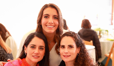  Katia Gómez, Ana Castrillón y Jessica Medlich.