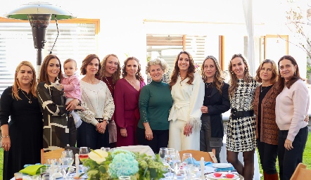  Ana Castrillón con la mamá y tías de Keko.