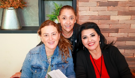  Marisol López, Marilú Lira y Diana Reyes.
