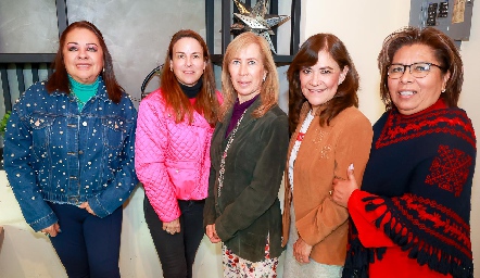  Silvia Esparza de Garza, Diana Guel, Laura Villasuso, Gladys Castellanos y Carmelita Martínez de Vázquez.
