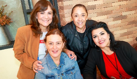  Gladys Castellanos, Marilú Lira, Marisol López y Diana Reyes.