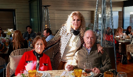  Lucía Meade, Velia Hervert y Javier Meade.