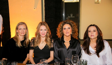  Isa Martí, Luz Adriana Arellano, Berenice Díaz Infante y Ana María Ortiz.