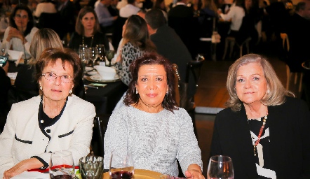  Cristina Peña, Carmen Lafuente y Lori Jones.