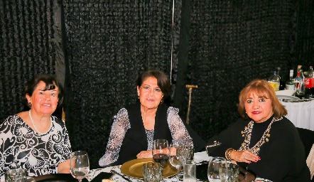  Margarita Foyo, María Luisa Foyo y Yolanda Moreno.