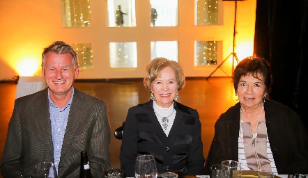  Marcus Catfinker, Martha Elena Garza y Tere Tobías.