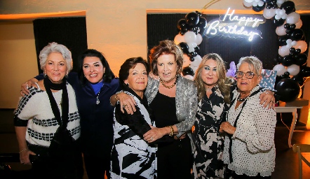  Belenda González, Diana Reyes, Mercedes Muñiz, Tere Pizzuto, Carla Serna y Lucha Villalobos.