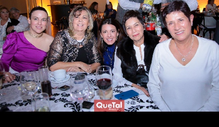  Diana Guel, Consuelo Albas, Cristina Puga, Laura y Carmen González.