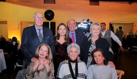  Gonzalo Dávila, Patricia Harris, Marijó Abaroa, Manuel y Belenda González, Raquel Bárcena y Carmen Lafuente.