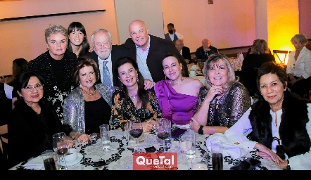  Irene Dent, Cristina Pizzuto, Tere Pizzuyo, Rosy Vázquez, Memo Pizzuto, Diana Guel, Consuelo Albas y Laura González.