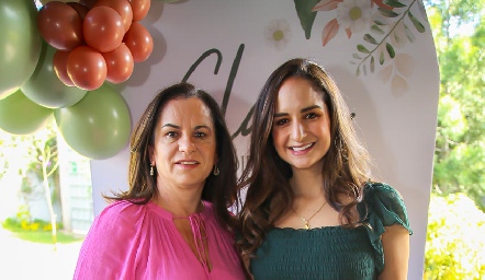  Claudia Ávila con su hija Claudia Villasana.