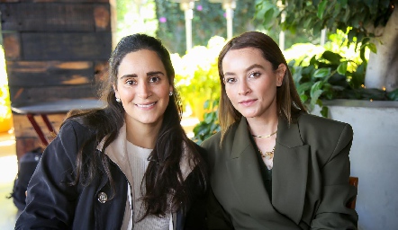  María Rosa y Karen Andrade.
