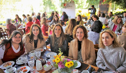  Andrea Gutiérrez, Mariana Ávila, Valeria Ibarra, Guille Guerra y María Elena Ávila.