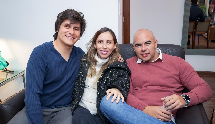  Memo Cadena, Olga Espinosa y Juane Silva.