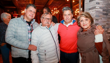  Valentín, Valentín, Israel y Guadalupe Hernández.