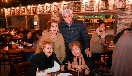  Lula y Josefina Hernández, Nacho Ortega y Lucha Hernández.