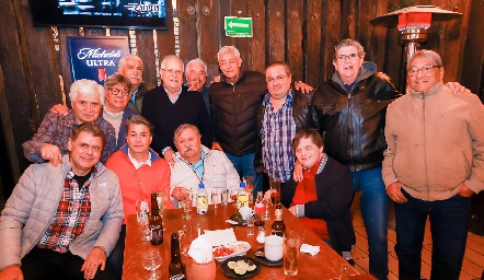  Una gran noche entre amigos.