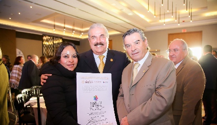  María Guadalupe Carrillo, Rafael Armendáriz y Luis Gerardo Ortuño.
