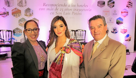  Liliana Flores, Aurora Mancilla y Luis Gerardo Ortuño.