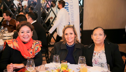  Anaisa Esparza, Natividad Morales y Elena Cabrera.