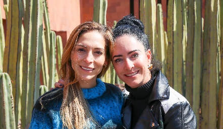  Ceci Martínez y Gaby Herrán.