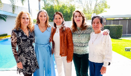  Ana González, Rebeca Acosta, Lucía Rangel, Rosario y Graciela González.