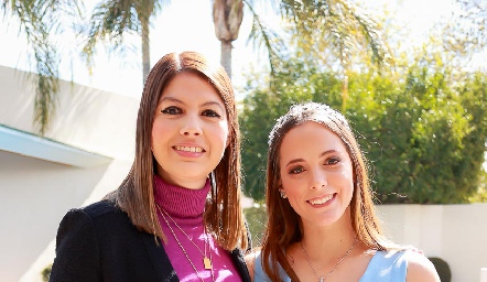  Mayra Almazán y Rebeca Acosta.