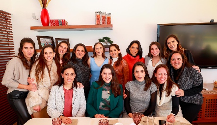  Rebeca Acosta con las primas del novio.