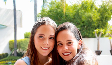  Rebeca Acosta y Alynn Ruiz.