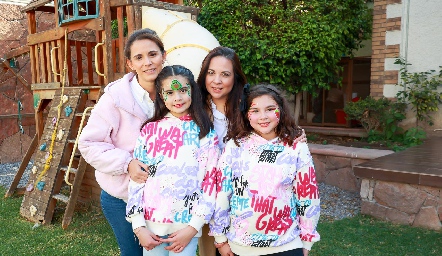  Fernanda Zarate, Nina García, Karina Ramírez y Jacqueline Olvera.
