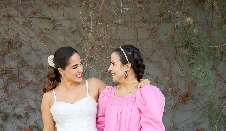  Adriana Narváez y Maite Autrique.