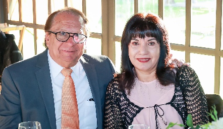  Ignacio y Becky Puente.