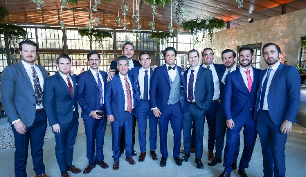  Acompañando a Roberto en tan especial día.