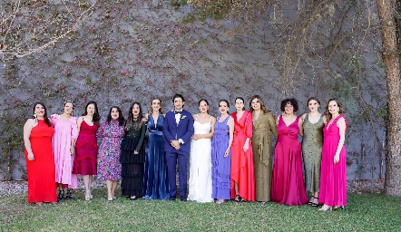  Roberto Fernández y Adriana Narváez con las amigas de ella.