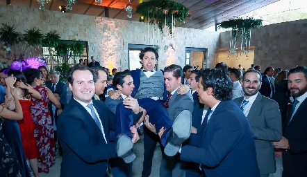  Roberto con sus amigos.