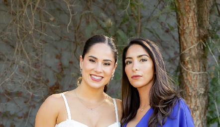  Adriana Narváez y Renee Castillo.