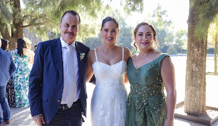  Alberto Narváez y Yolanda Navarro con su hija Adriana.