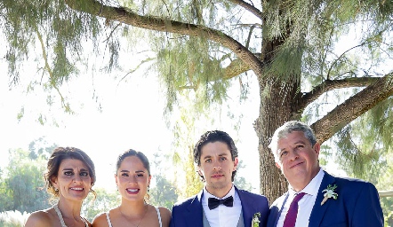  Pilar Lázaro, Adriana Narváez, Roberto Fernández y Roberto Fernández.