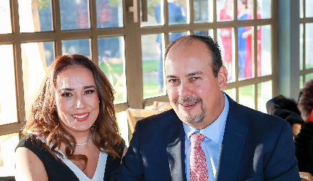  Lorena Herrera y Carlos Sánchez.