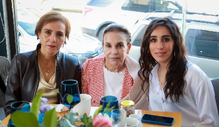  Patricia Ramos, Clara Luz Portales y Daniela Lavín.