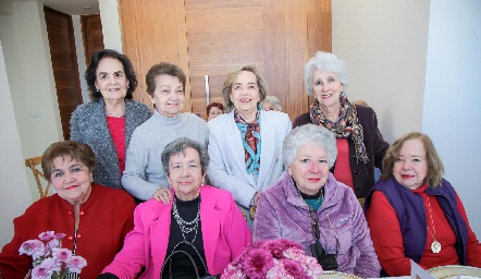  María del  Carmen Villalba, Chelo Nava, Concepción Lafuente, Rebeca Mendizábal, María Patricia del Pozo, Leticia Rangel, Aurora y Mónica Serment.