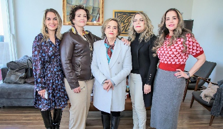  Conchita Lafuente con sus hijas Daniela, Claudia, Paola y Gabriela Serment.