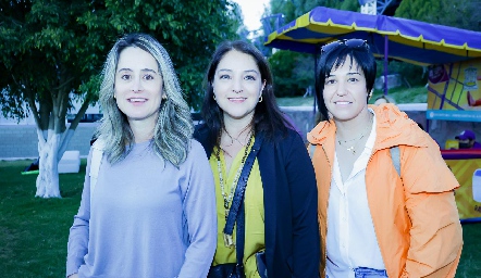  Gaby Acosta, Adriana Calderón y Silvia Noriega.