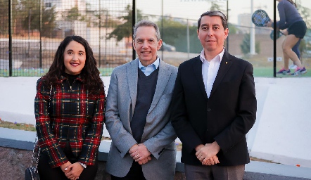  Mariana Genel, Gerardo Guajardo y Víctor Martínez.
