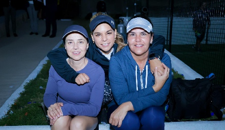  Marcela Alcalde, Maribel Torres y Gabriela Díaz Infante.
