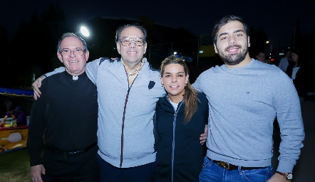  Padre Gabriel Del Valle, Moisés Payán, Maribel Torres y Juan Pablo Payán.