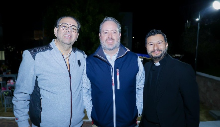  Moisés Mayán, Daniel Carreras y Padre Rodolfo.